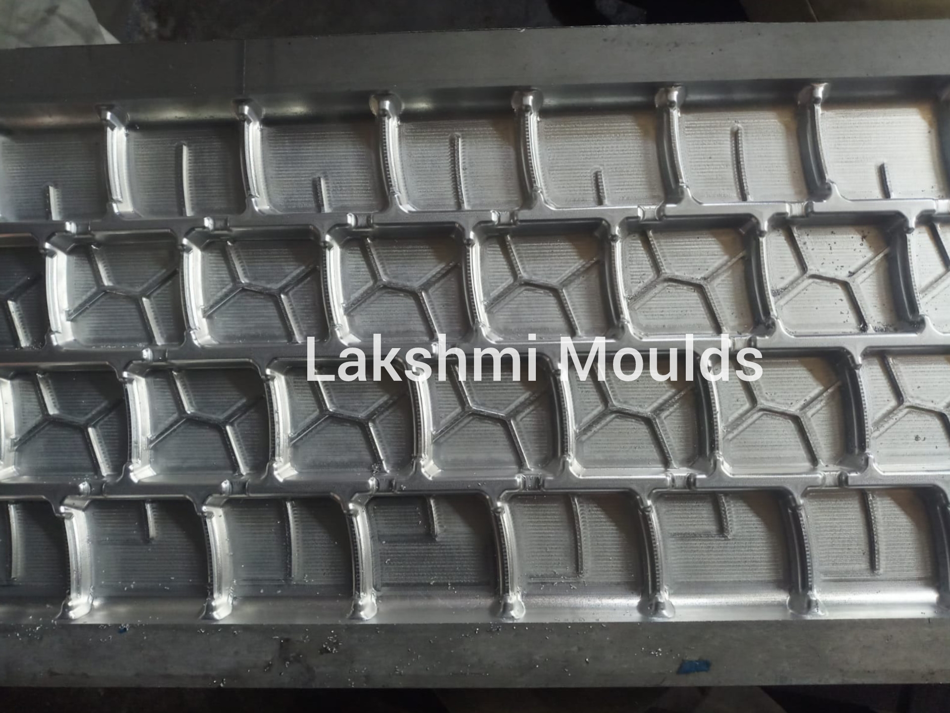 All-weather tractor tread rubber die matrix