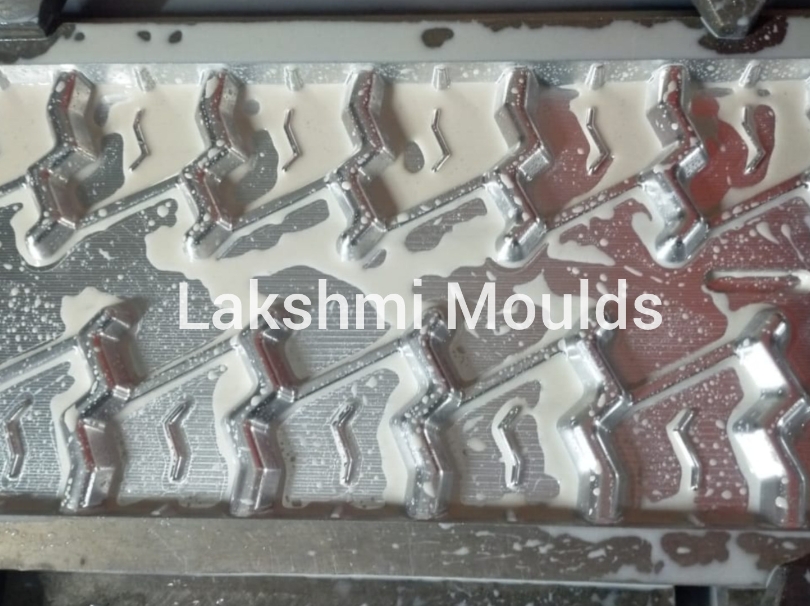 Heavy equipment OTR tyre pattern mould profile