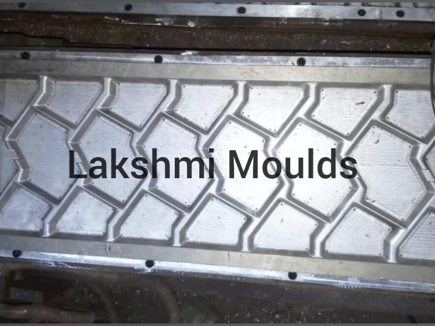 Industrial strength solid tyre pattern mould tool